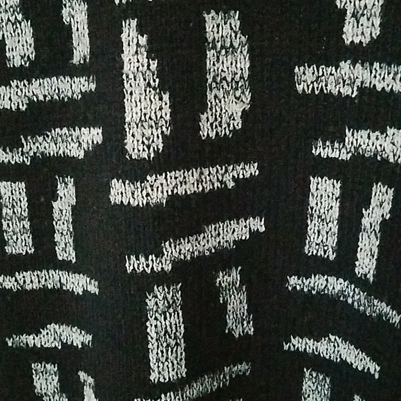 Patterened acrylic and nylon sweater. - Picture 2 of 2